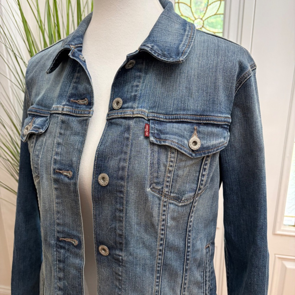 Levis Womens Trucker Denim Jacket Medium Wash Blue 70240-0056 Size Large - Picture 2 of 11